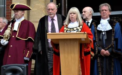 Mayor-reads-proclamation