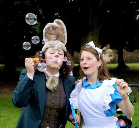 Alice and Bubbles